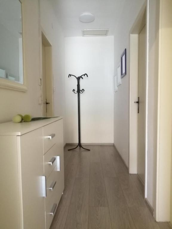 Zdjęcie z galerii obiektu Apartment Vera, 80 m from the sea w mieście Novigrad