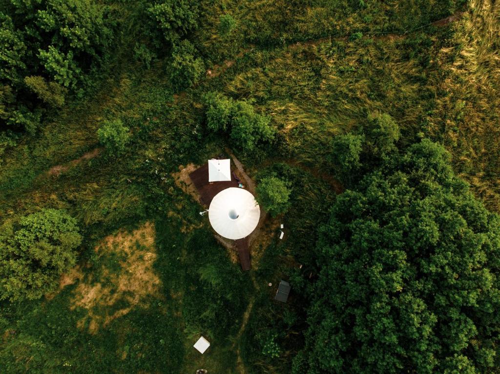 Příroda nedaleko luxury tent