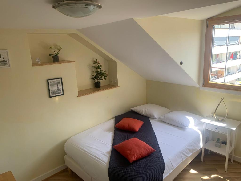 Postel nebo postele na pokoji v ubytování Appart'Hôtel Residence Dizerens