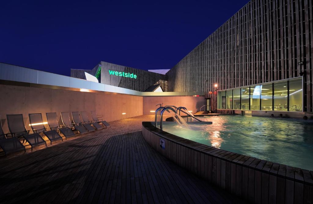 Bazén v ubytování Holiday Inn Bern Westside by IHG nebo v jeho okolí