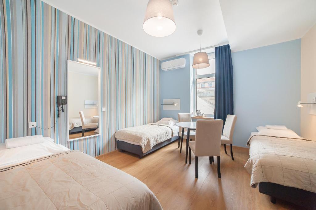 Posteľ alebo postele v izbe v ubytovaní Hotel Traffic Wrocław Stare Miasto