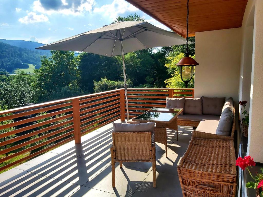 a patio with a table and an umbrella at Zielony Otoczak in Brenna