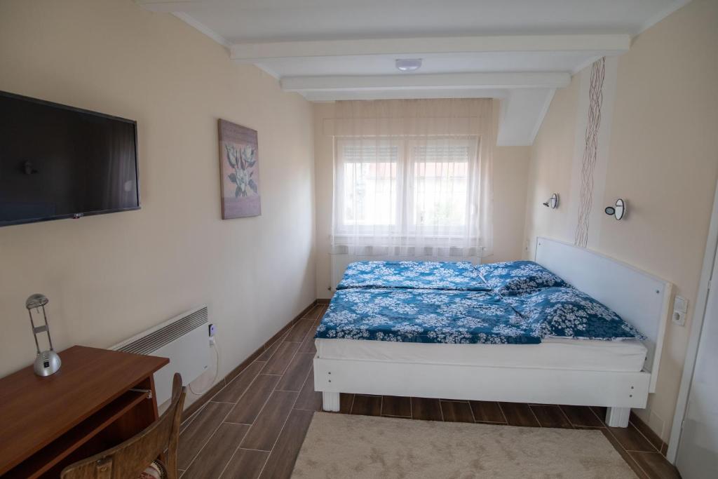 Postel nebo postele na pokoji v ubytování Art Magánszálláshely