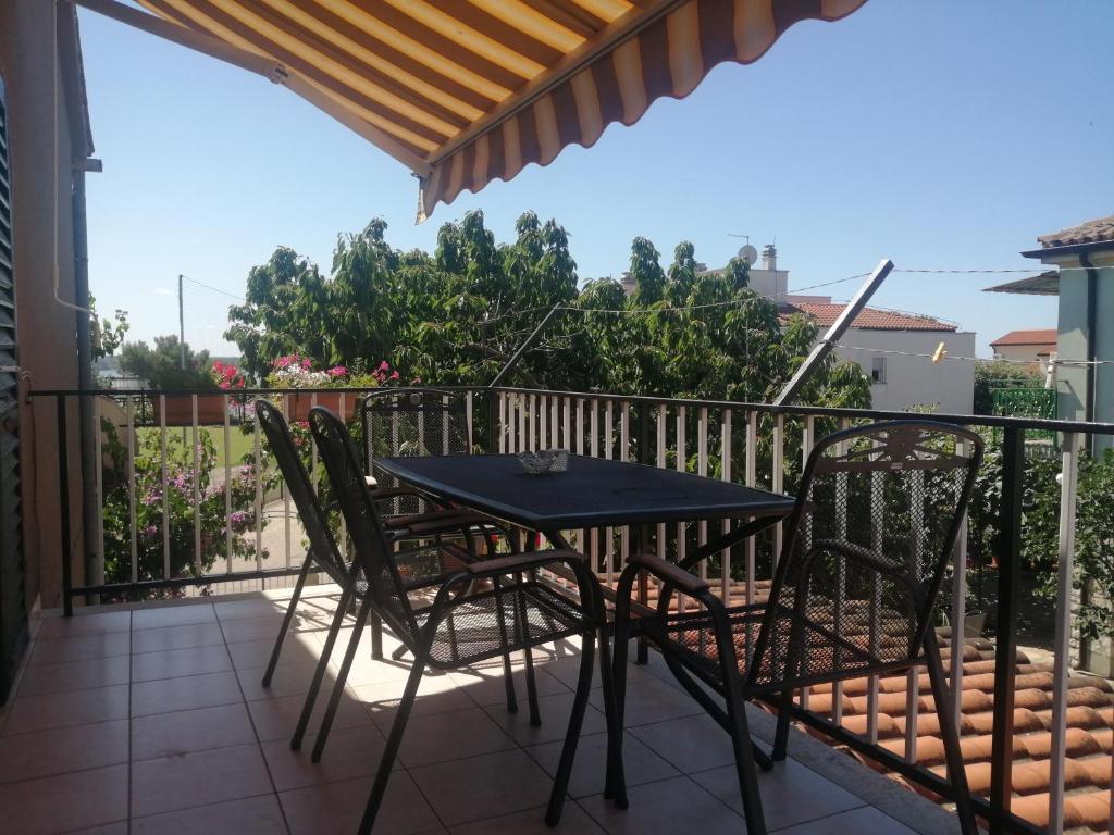 Balkon lub taras w obiekcie Apartment Vera, 80 m from the sea
