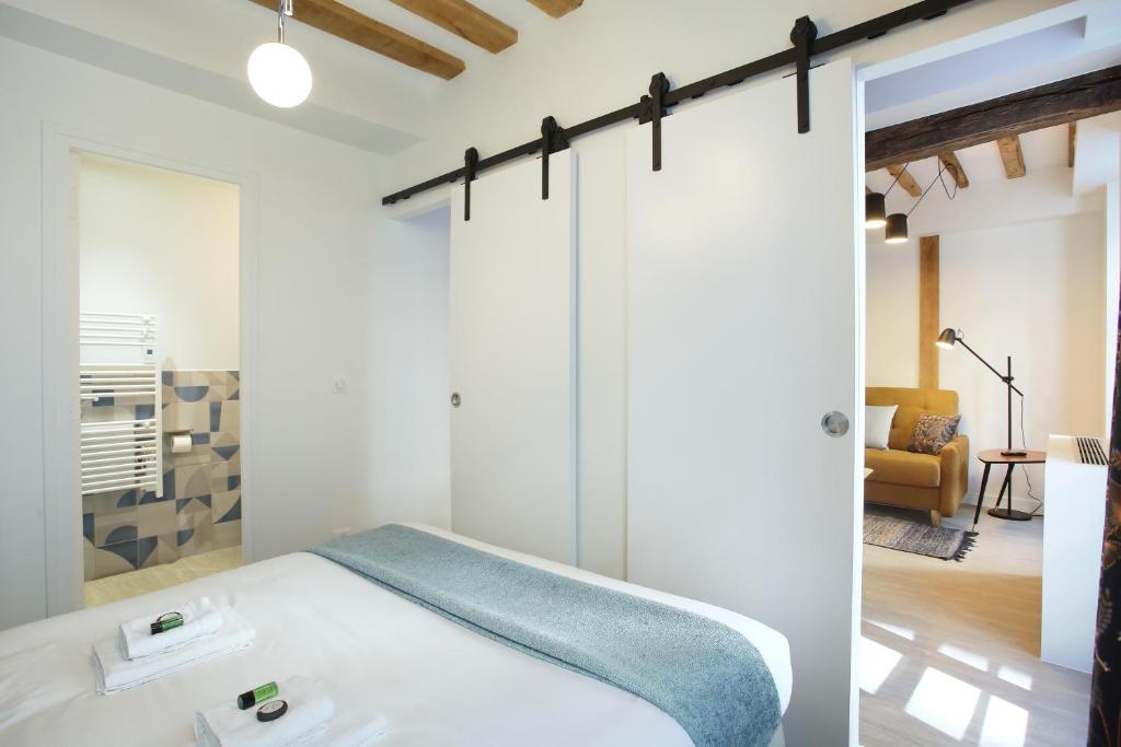 Rent a Room - Aparts CADET - One-Bedroom Apartment