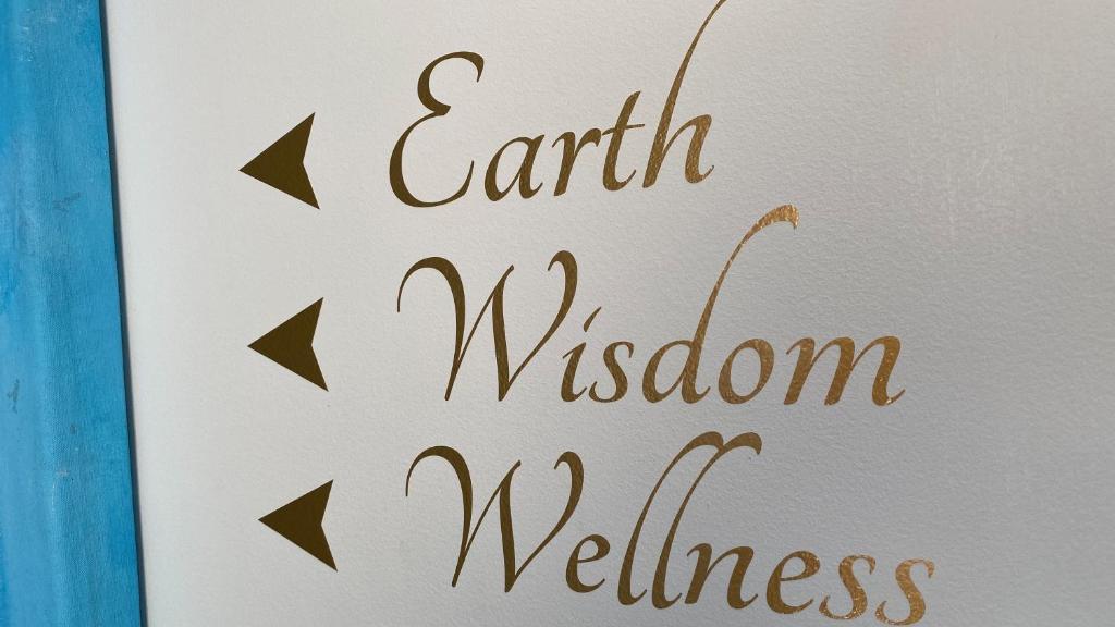 a sign that says earth melatonin wellness at Het Lichthuis in Zandvoort
