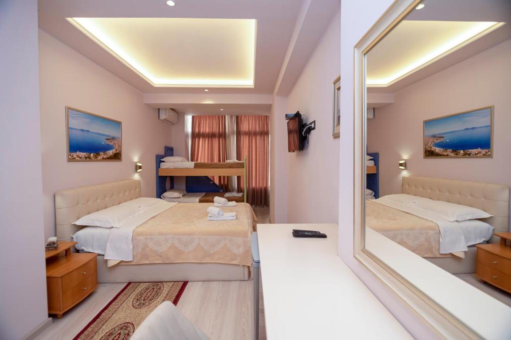 Postel nebo postele na pokoji v ubytování San Marino Hotel