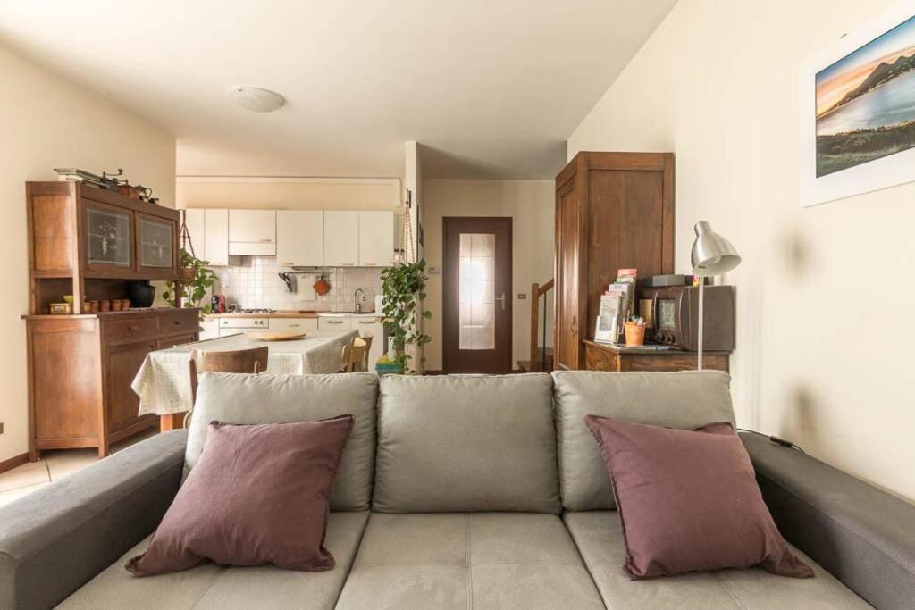 a living room with a couch and a kitchen at Verona Fiera Suite in Verona