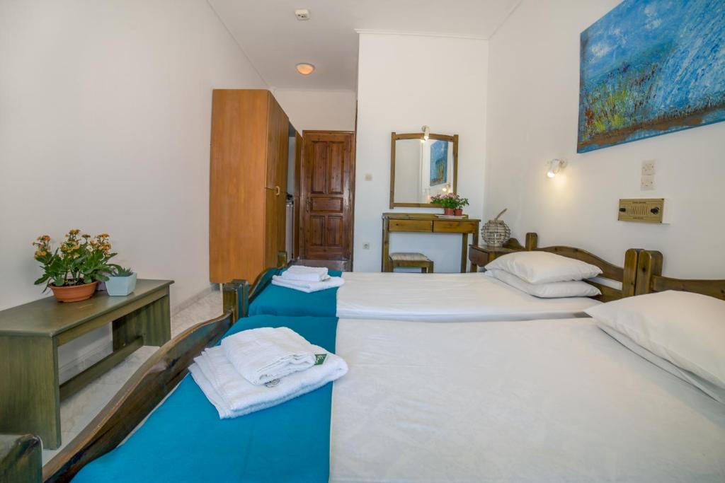 Cama ou camas em um quarto em All In Krinas Apart-Hotel