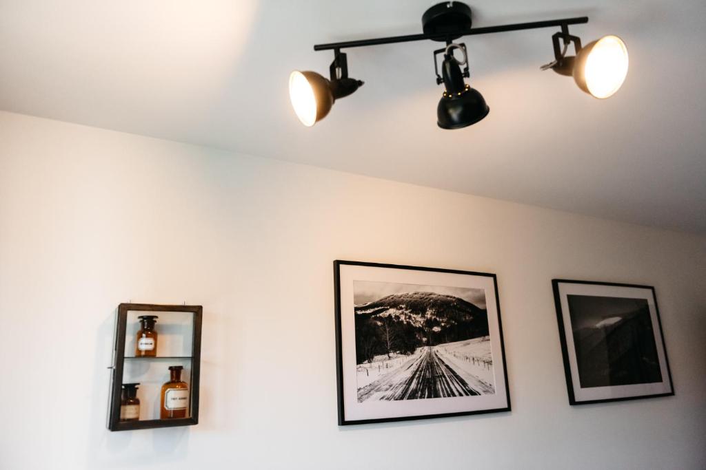 Fotografia z galérie ubytovania Szara Strefa - Loft Bieszczady Apartament v destinácii Ustrzyki Dolne