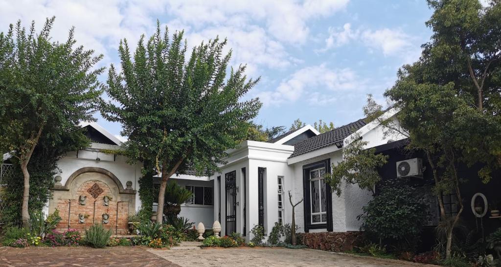 At 98 on Lynburn Guest House - отзывы и видео