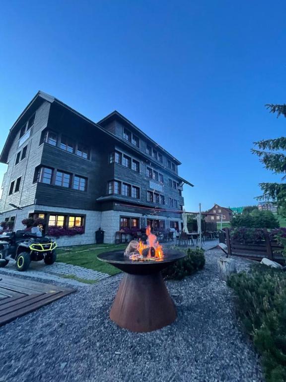 Budova, v ktorej sa hotel nachádza