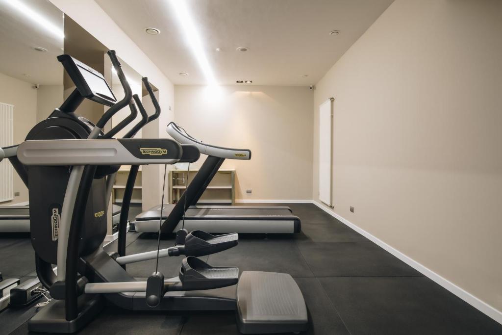 Fitness centrum a/nebo fitness zařízení v ubytování DelleArti Design Hotel