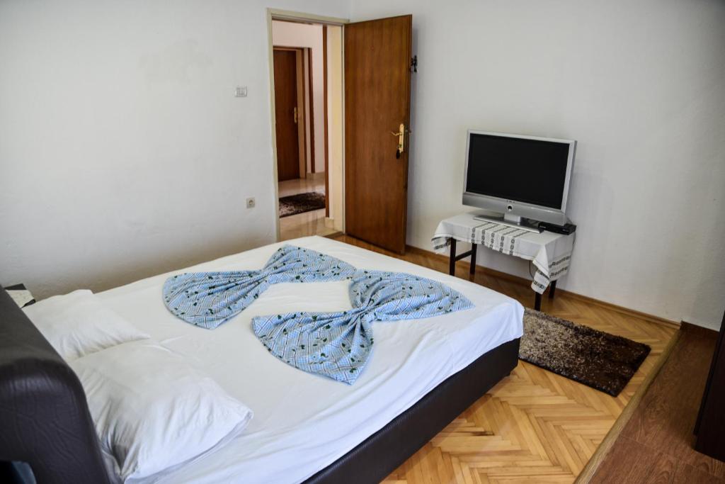 TV a/nebo společenská místnost v ubytování Casa Sinani