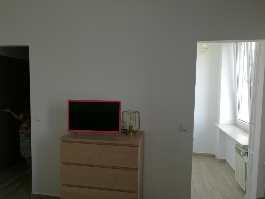 Televízia a/alebo spoločenská miestnosť v ubytovaní Flat Femina Street