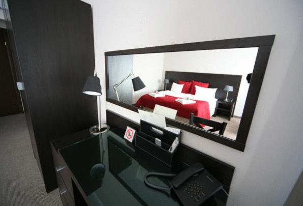 Postel nebo postele na pokoji v ubytování Comm Hotel Poznań Airport