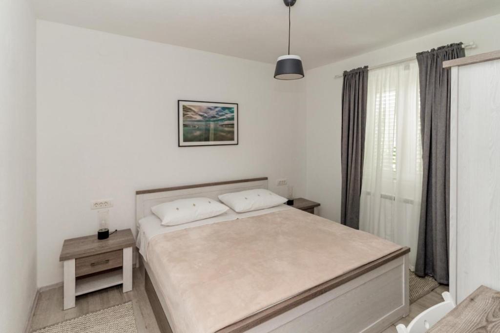 Posteľ alebo postele v izbe v ubytovaní Apartments Happy