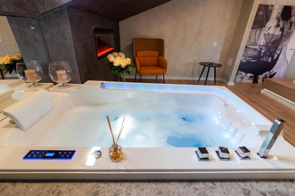 Royal VIP jacuzzi Apart фото 3