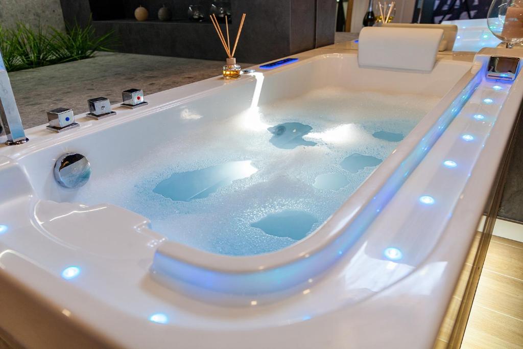 Royal VIP jacuzzi Apart фото 6