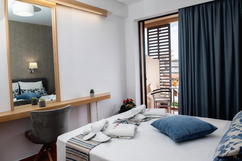 Postel nebo postele na pokoji v ubytování Apollon Hotel