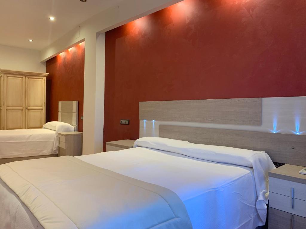 Postel nebo postele na pokoji v ubytování Hostal Poeta Machado