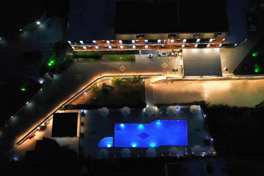 Bazén v ubytování Apollon Hotel nebo v jeho okolí