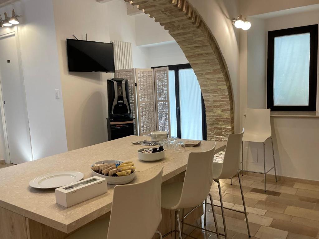 A television and/or entertainment centre at Nina e il mare