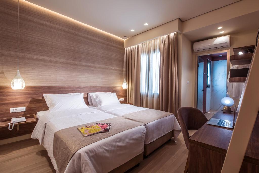 Postel nebo postele na pokoji v ubytování Metropole Urban Hotel