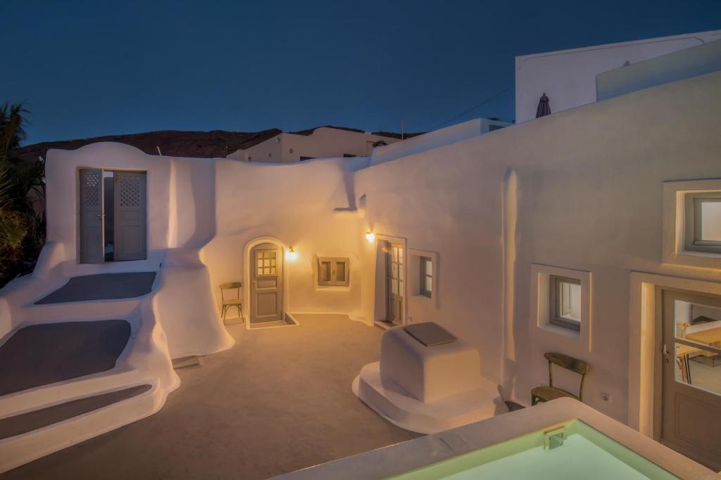 Fotografie z fotogalerie ubytování AQUA SERENITY LUXURY SUITES SANTORINI v destinaci Foinikiá