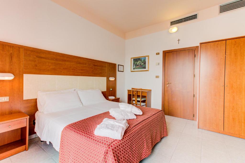 Postel nebo postele na pokoji v ubytování Hotel Vela d'Oro