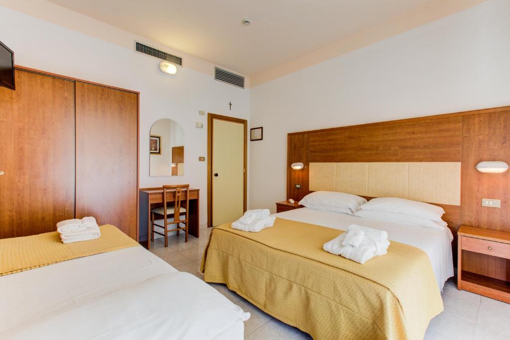 Postel nebo postele na pokoji v ubytování Hotel Vela d'Oro