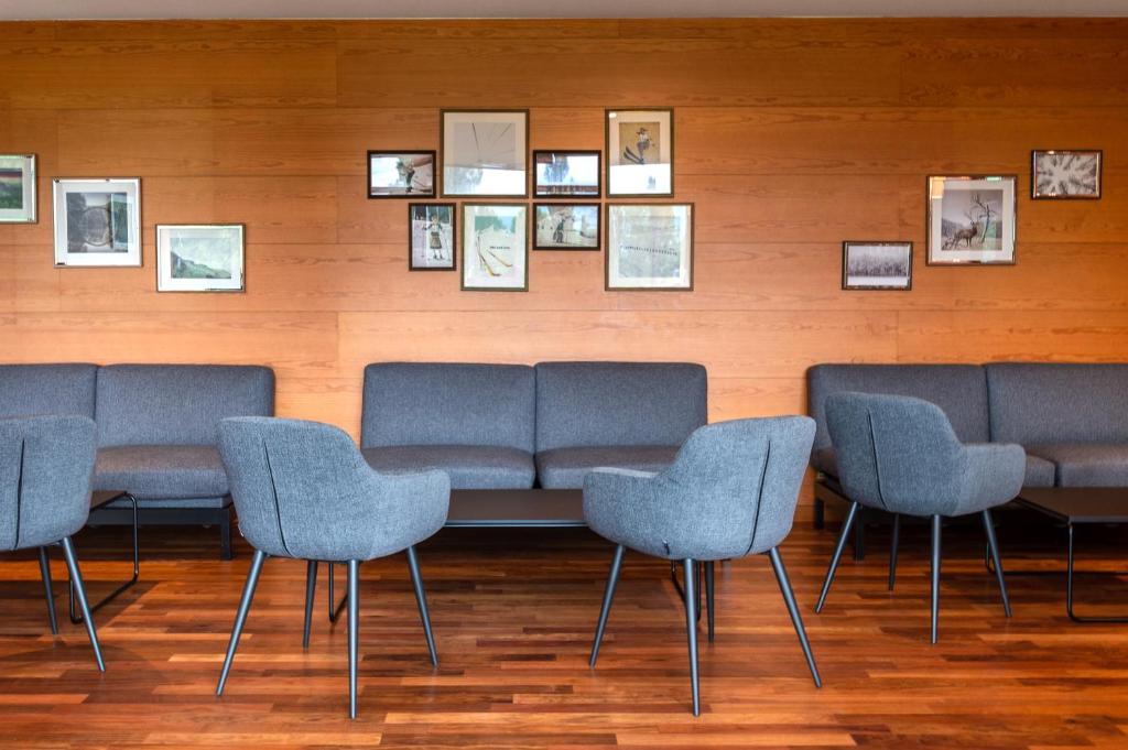 A seating area at Hotel Xalet del Golf