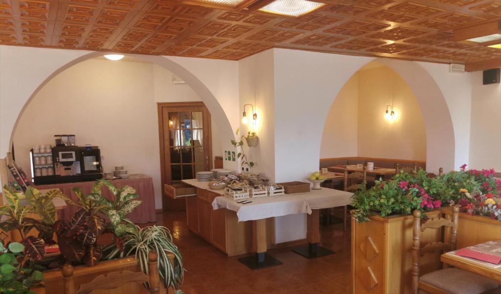 Příslušenství pro přípravu čaje a kávy v ubytování Hotel Miramonti