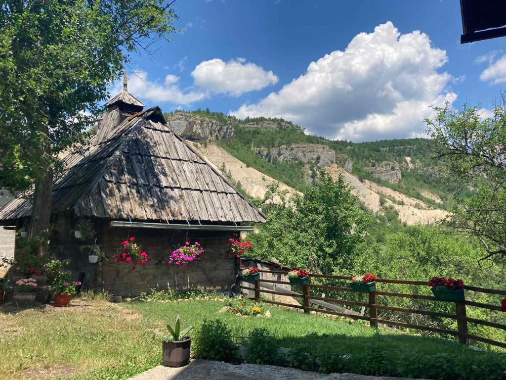 Nespecifikovaný výhled na hory nebo výhled na hory při pohledu z apartmánu