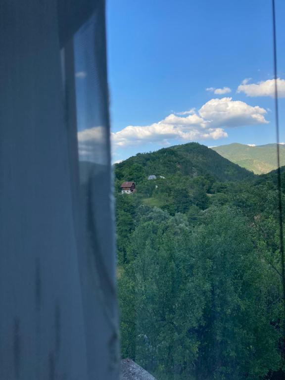 Nespecifikovaný výhled na hory nebo výhled na hory při pohledu z apartmánu
