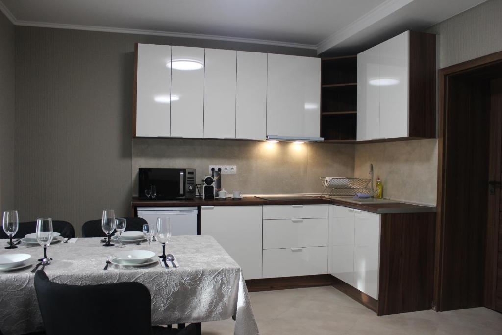 Kuchyňa alebo kuchynka v ubytovaní Second Home Apartments Miskolctapolca