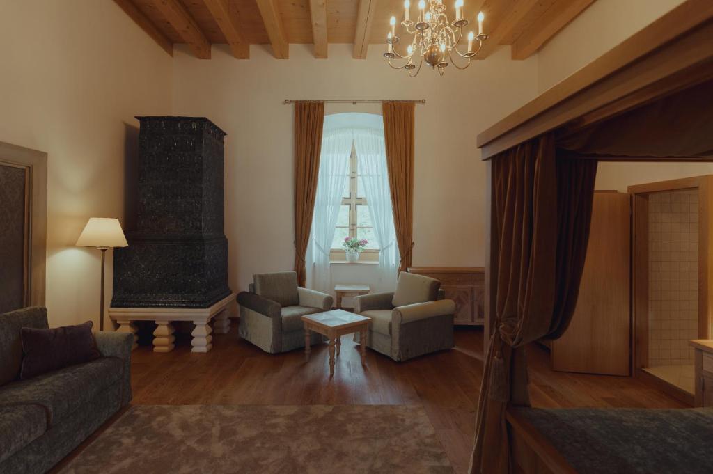 Posezení v ubytování Brigadéros Hotel Brigadír Borsi