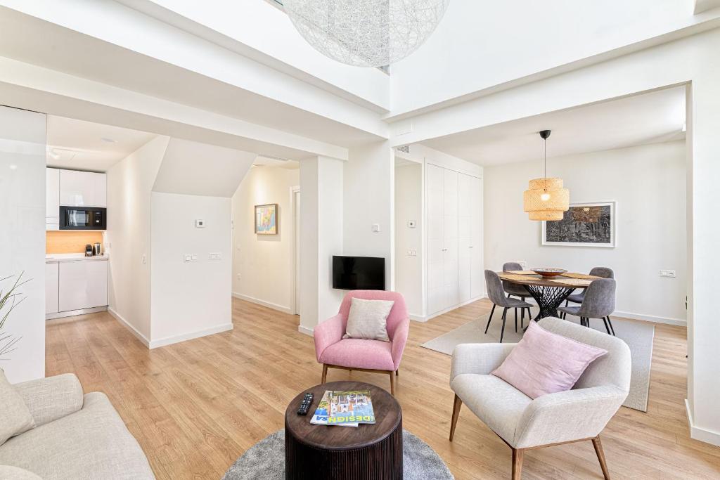 Telewizja i/lub zestaw kina domowego w obiekcie Teatro Apartment in Malaga by Solaga Holiday Homes