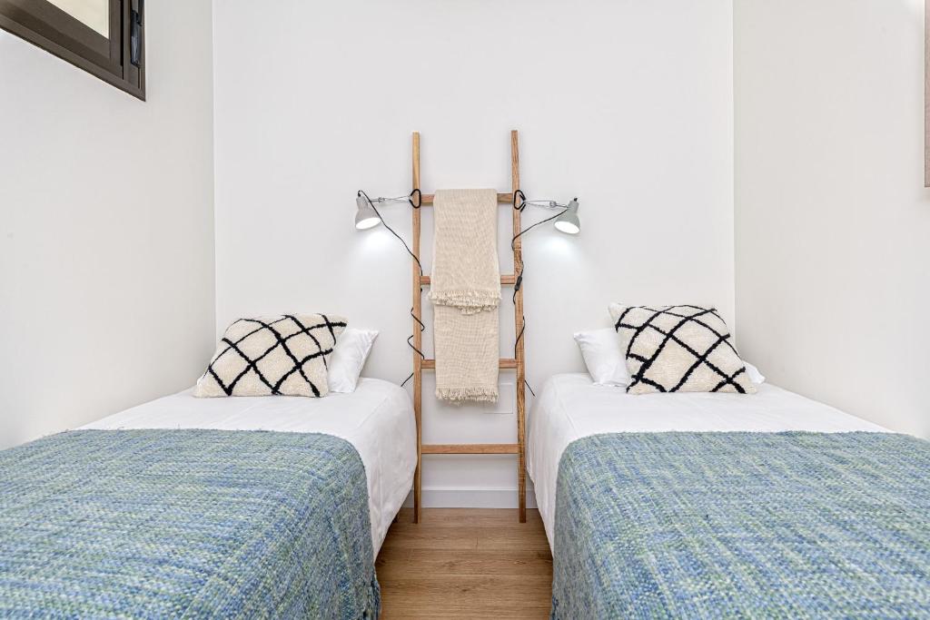 Łóżko lub łóżka w pokoju w obiekcie Teatro Apartment in Malaga by Solaga Holiday Homes
