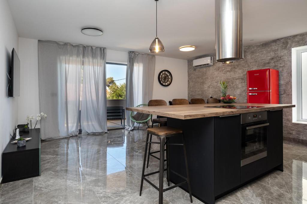 Kuchyňa alebo kuchynka v ubytovaní Luxury Apartman Tinel