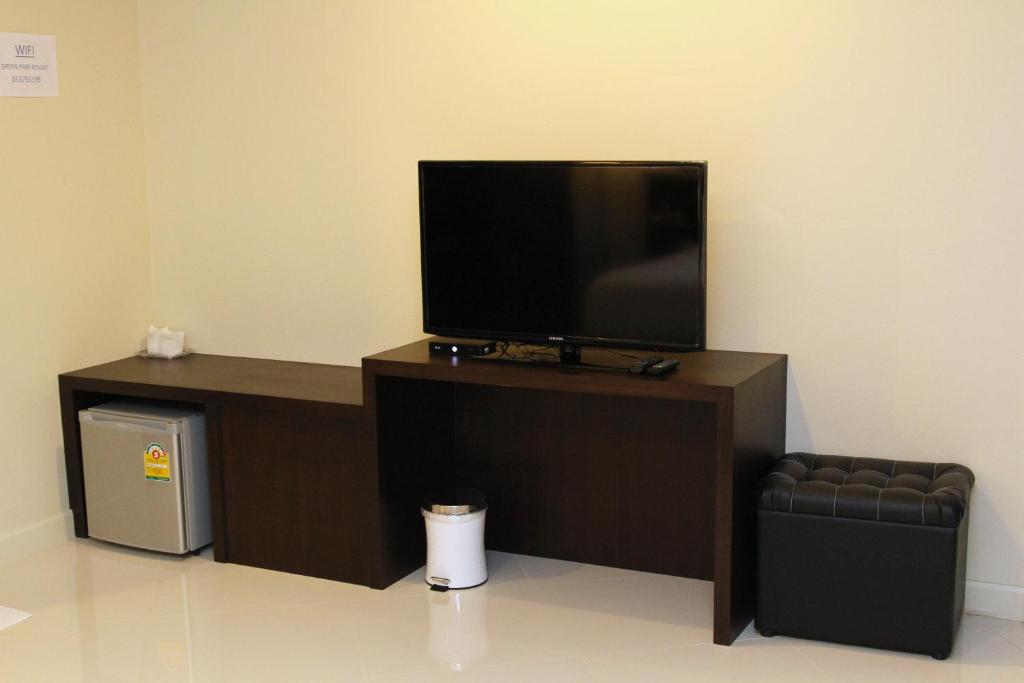 TV a/nebo společenská místnost v ubytování Chiangrai Green Park Resort