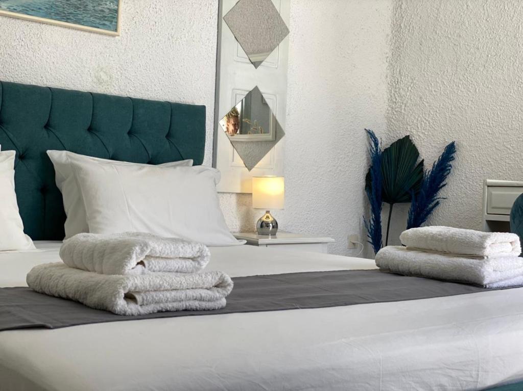 Llit o llits en una habitació de Vougli View Mykonos