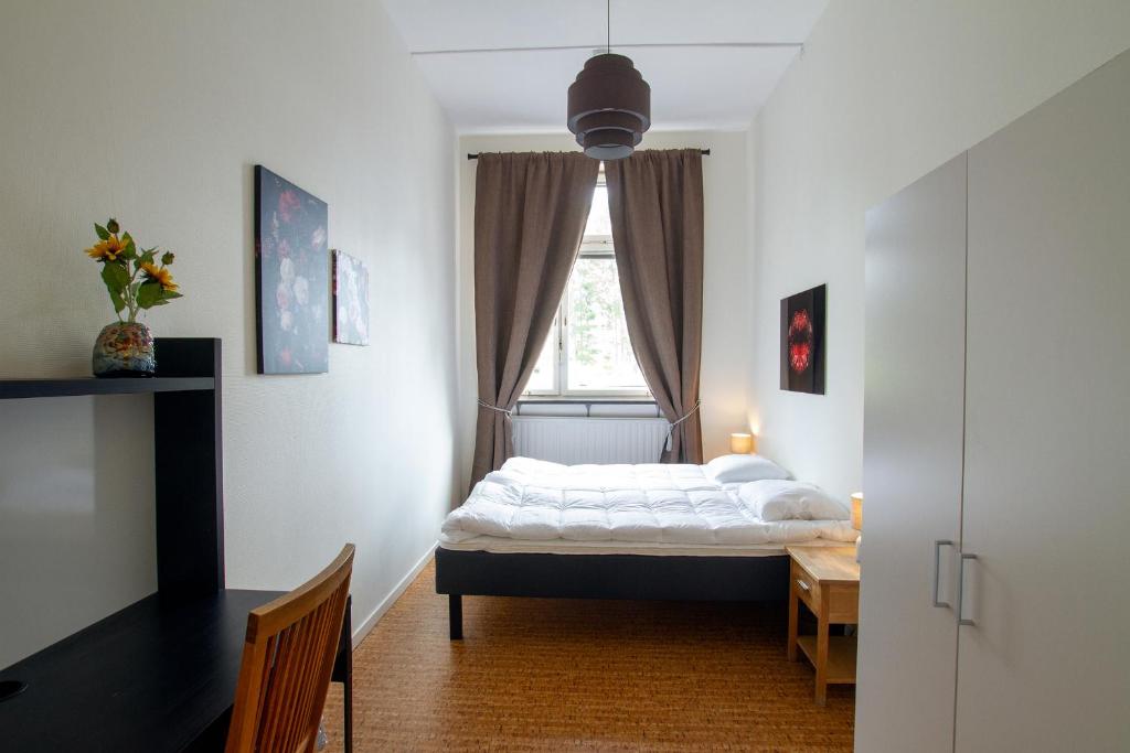 Postel nebo postele na pokoji v ubytování Dalasjö vandrarhem