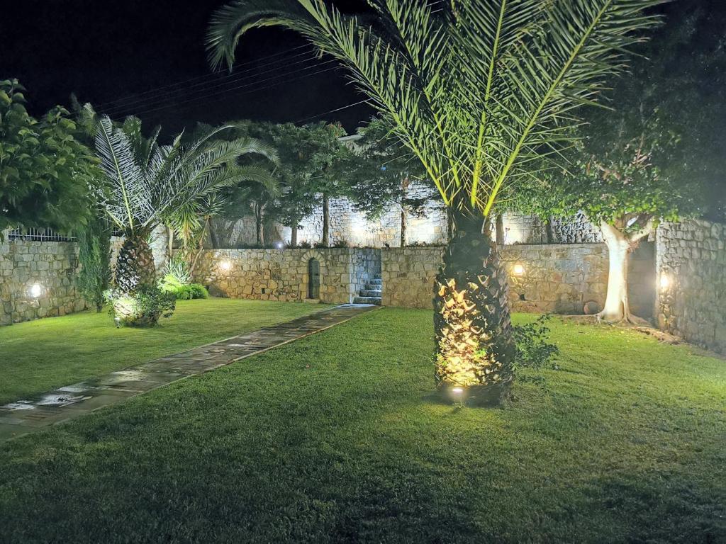 Vonkajšia záhrada v ubytovaní Messinian Blue Seaside Villa