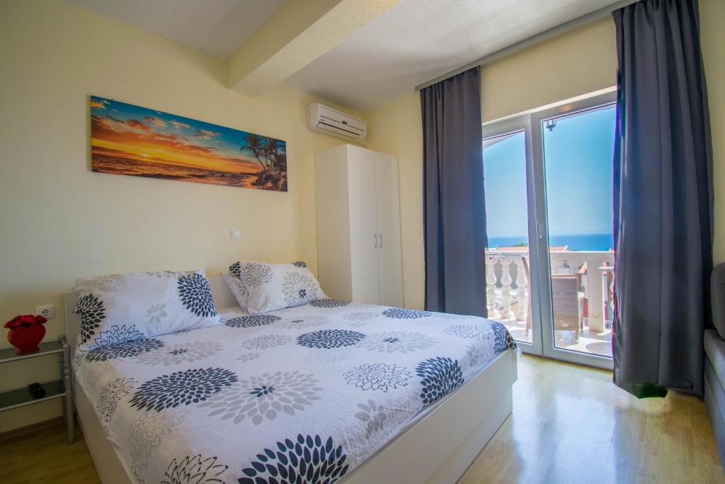 Posteľ alebo postele v izbe v ubytovaní Apartmani Manuela - Baška Voda