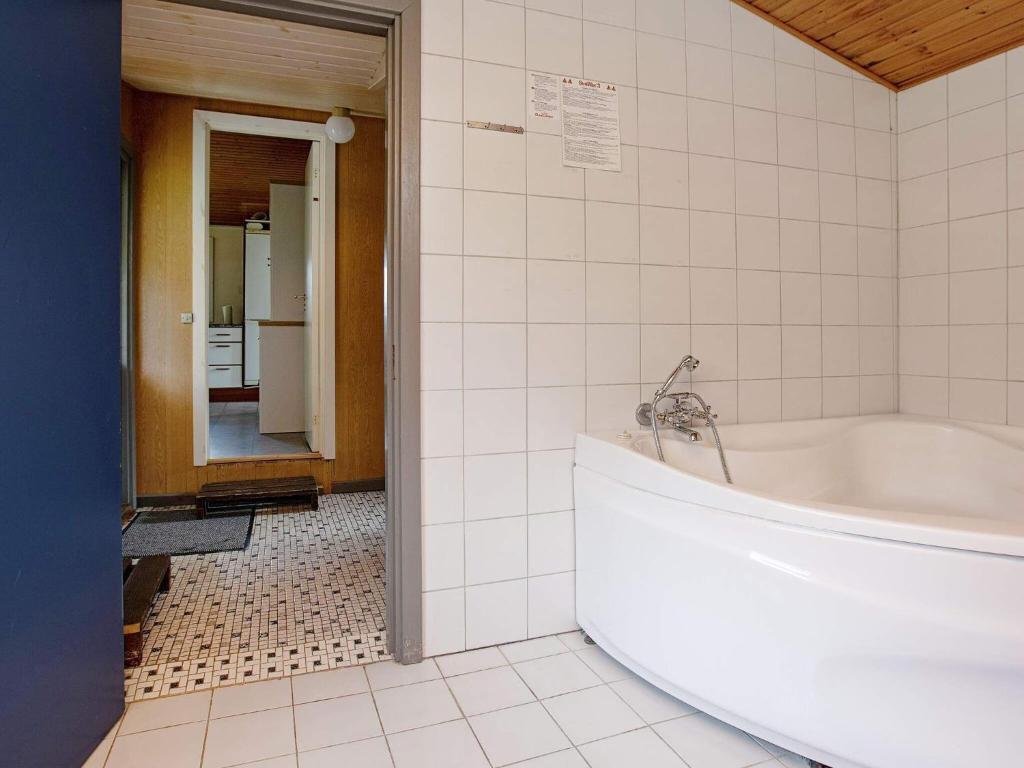 Koupelna v ubytování 6 person holiday home in Dannemare