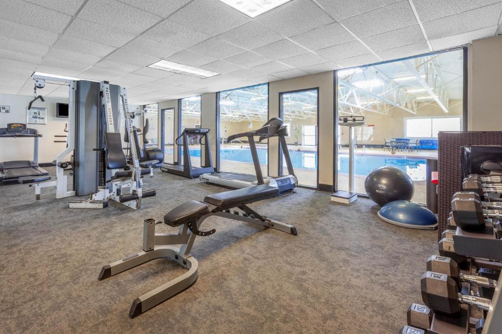 Fitness centrum a/nebo fitness zařízení v ubytování Days Inn by Wyndham Plattsburgh