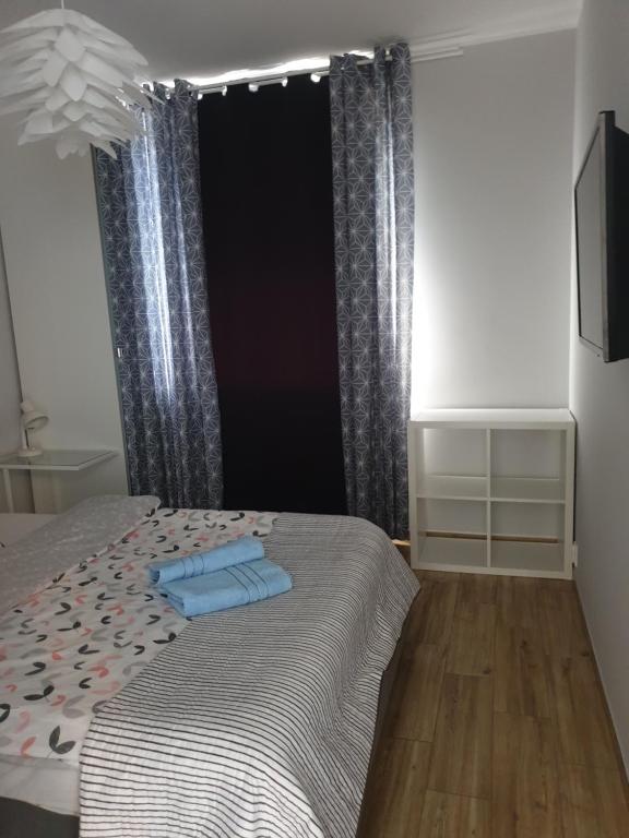Posteľ alebo postele v izbe v ubytovaní Apartament Calamo Tuwima Park