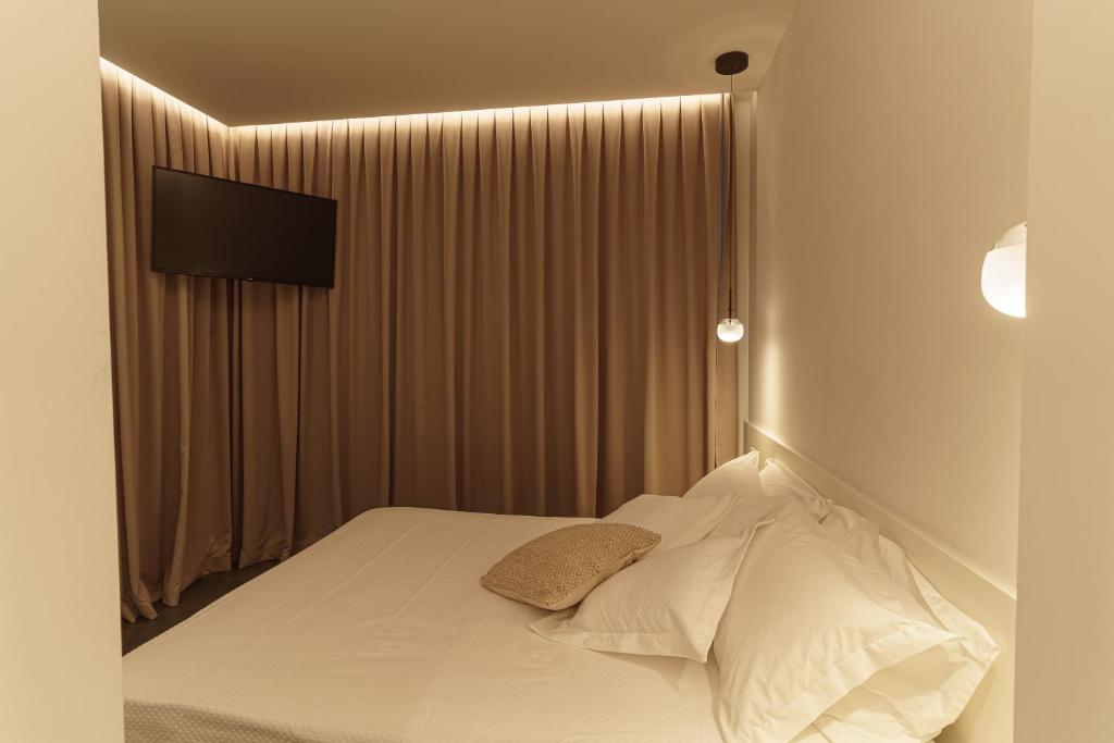 Łóżko lub łóżka w pokoju w obiekcie B&B Nel Blu Dipinto Di Blu