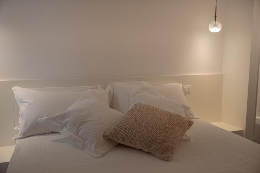 Łóżko lub łóżka w pokoju w obiekcie B&B Nel Blu Dipinto Di Blu
